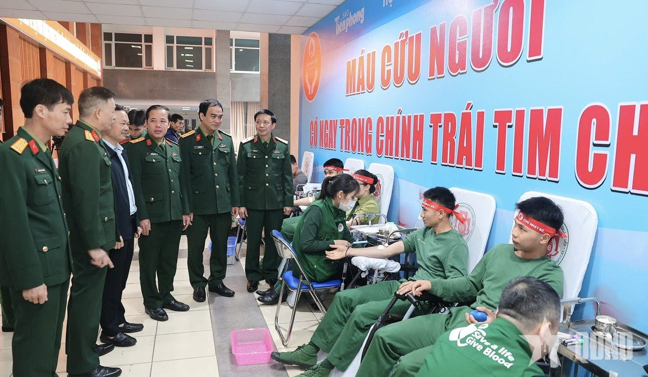 Học viện Hậu cần hưởng ứng Ngày Chủ nhật đỏ năm 2025